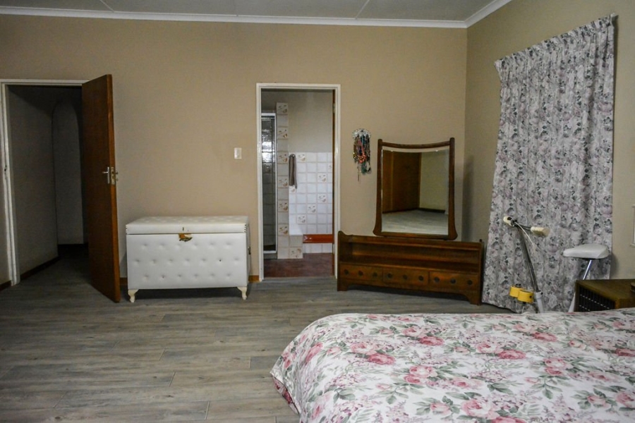 5 Bedroom Property for Sale in Klawer Western Cape